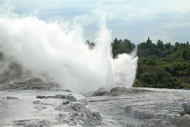 Pohutu Geyser, New Zealand